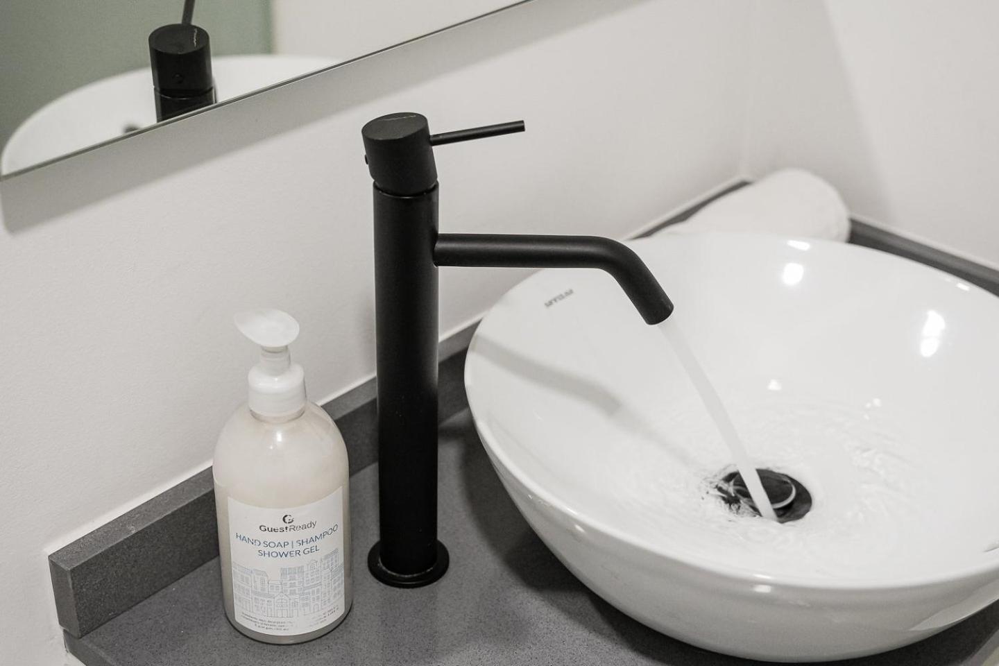 Guestready - A Modern Stay In Downtown OOporto Esterno foto